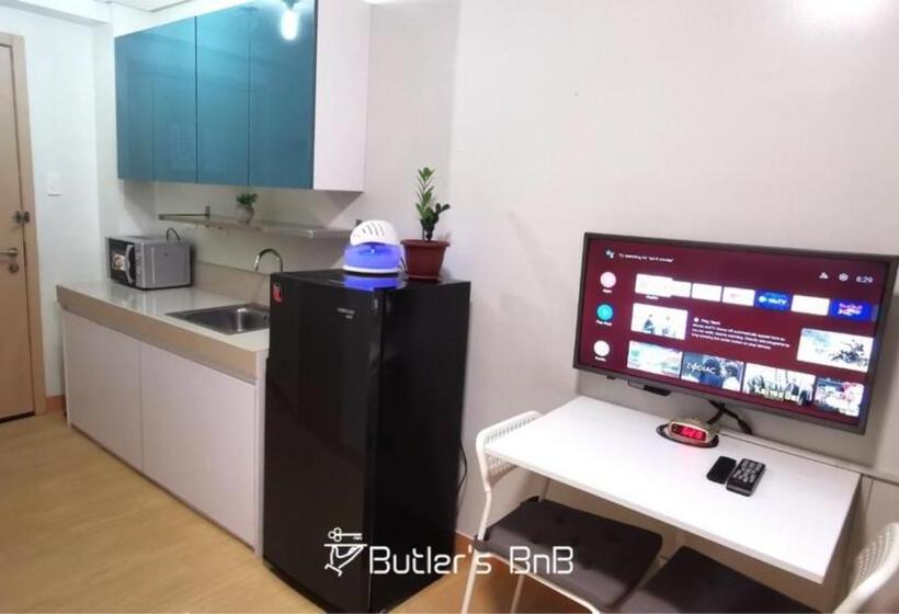 Quarto Deluxe com Balcão, Butler S Bnb @ Trees Residences Qc Phil