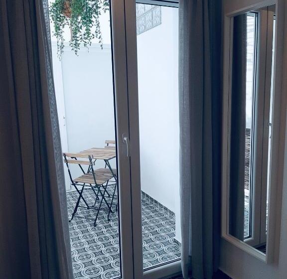 スタンダードインサイドビュールーム, Room Boutique 32