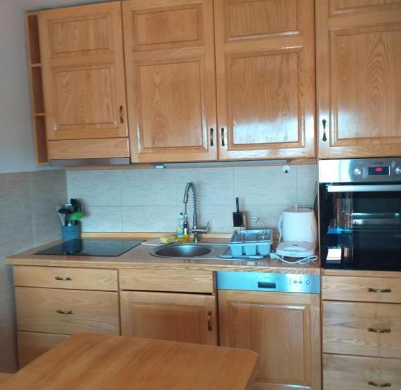 تختخواب در اتاق مشترک, Sobe Sm0lej