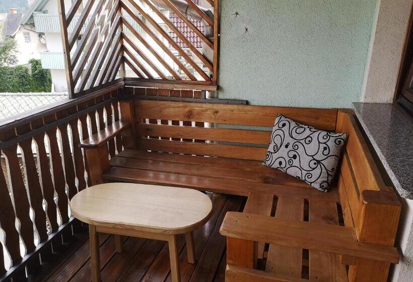 تختخواب در اتاق مشترک, Sobe Sm0lej