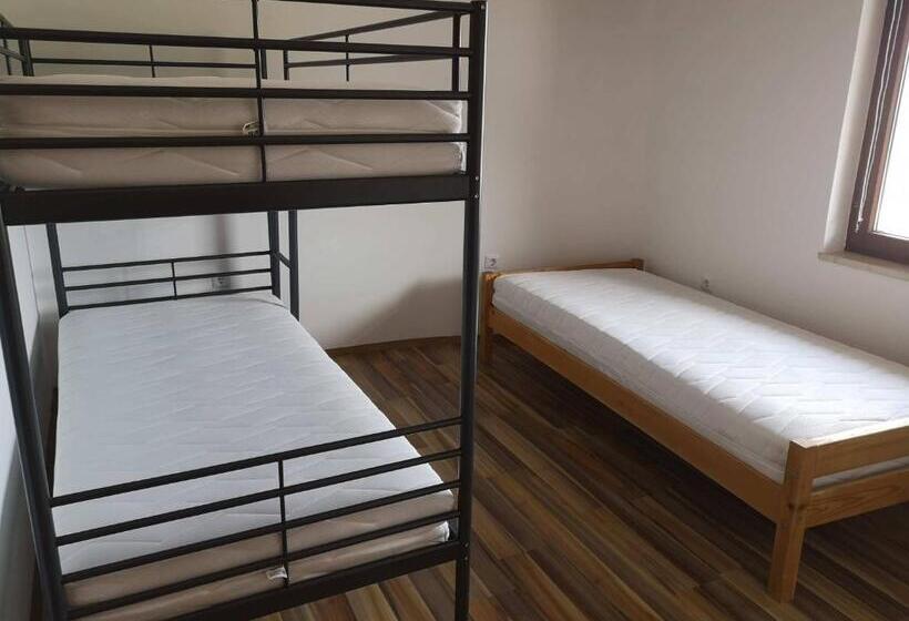 تختخواب در اتاق مشترک, Sobe Sm0lej