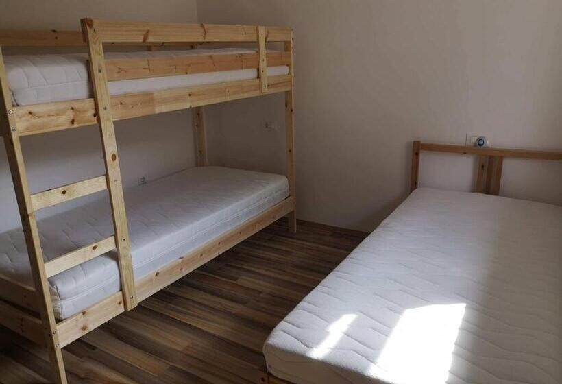 تختخواب در اتاق مشترک, Sobe Sm0lej