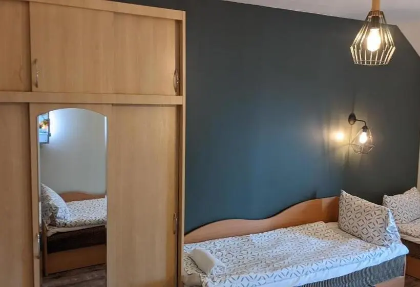 اتاق استاندارد چهار تخته, Guest House Kamara