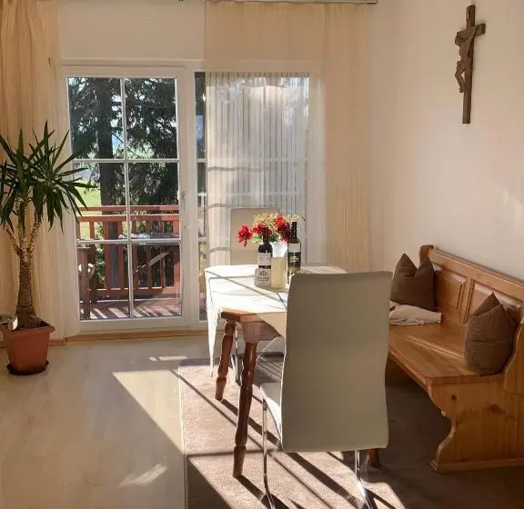 اتاق لوکس, Haus Willer