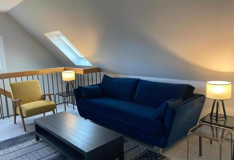 דירת חדר נוף לים, Kerloulou