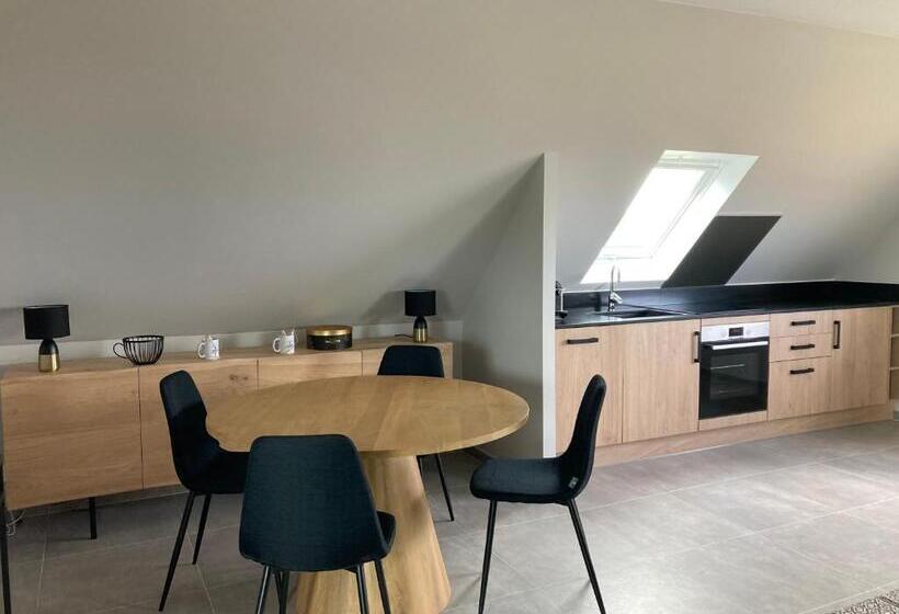 דירת חדר נוף לים, Kerloulou