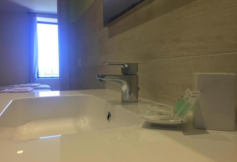 غرفة قياسية ثلاثية, Residence La Canonica