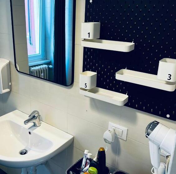 اتاق استاندارد با سرویس بهداشتی مشترک, Bg Stay