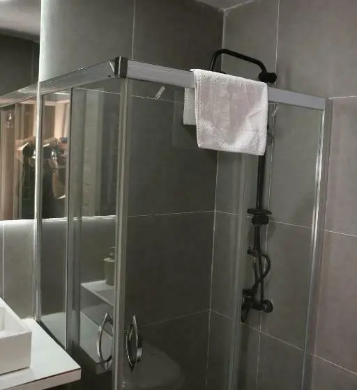 اتاق اکونومی یک تخته, Lily Airport Otel