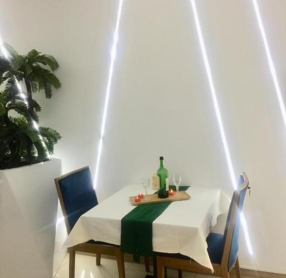 חדר משפחתי, Lily Airport Otel