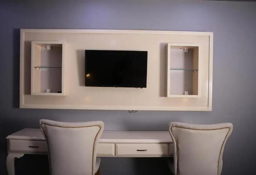 سوییت لوکس, Lily Airport Otel