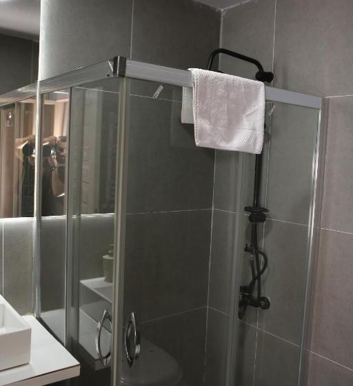 اتاق لوکس, Lily Airport Otel