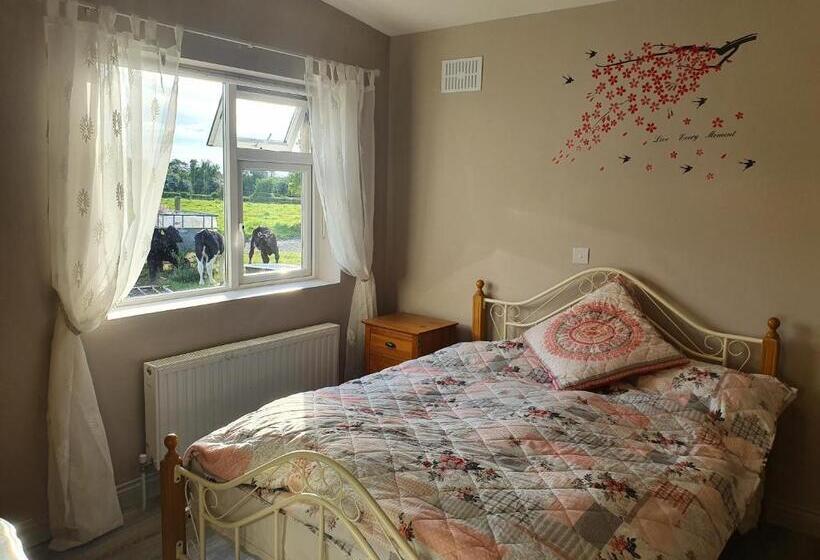 1 Bedroom Apartment Lake View, Glasson Glamping Farm