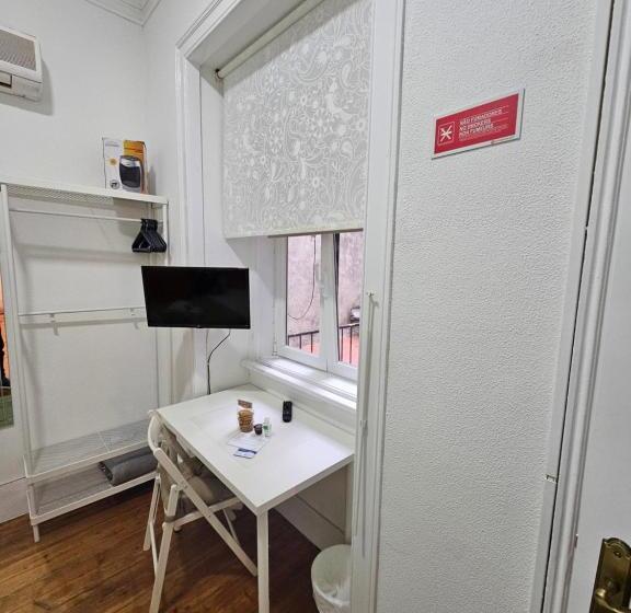 اتاق استاندارد یک نفره, Almirante Guesthouse