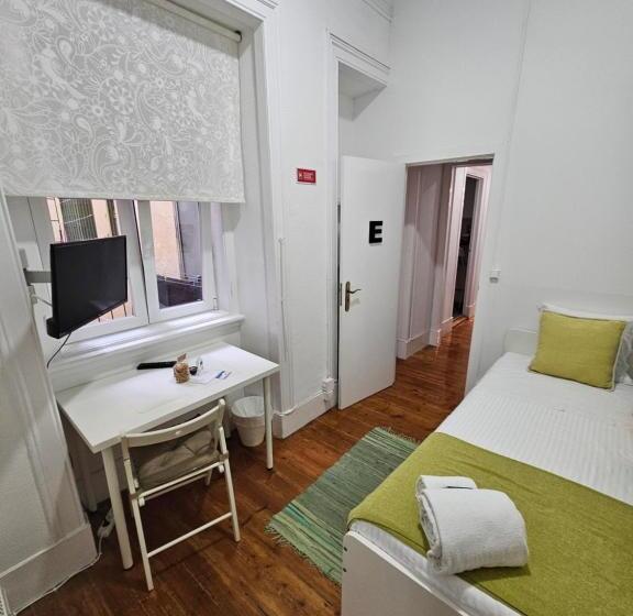 اتاق استاندارد یک نفره, Almirante Guesthouse