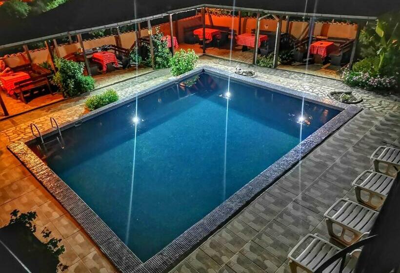 带景观的三人标准房间, Bali Petrich