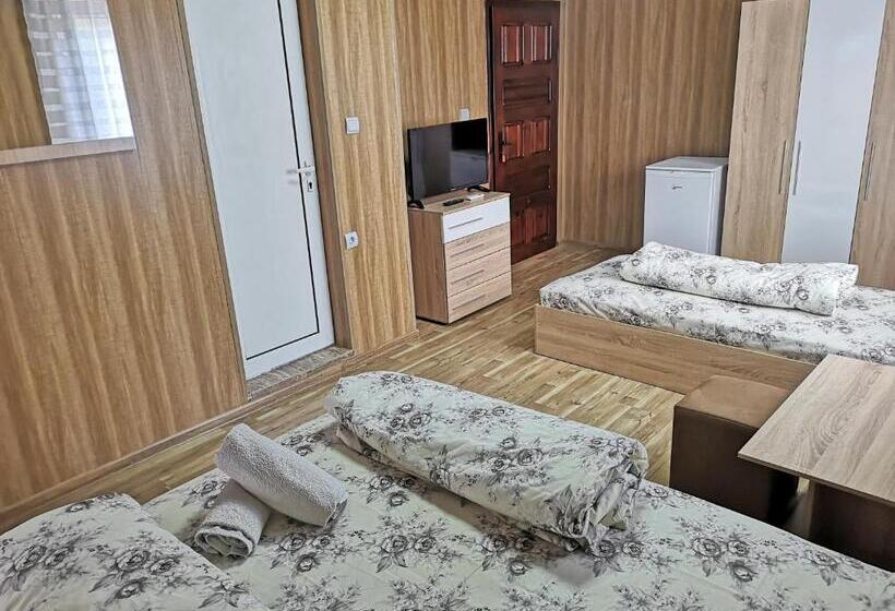 带景观的三人标准房间, Bali Petrich