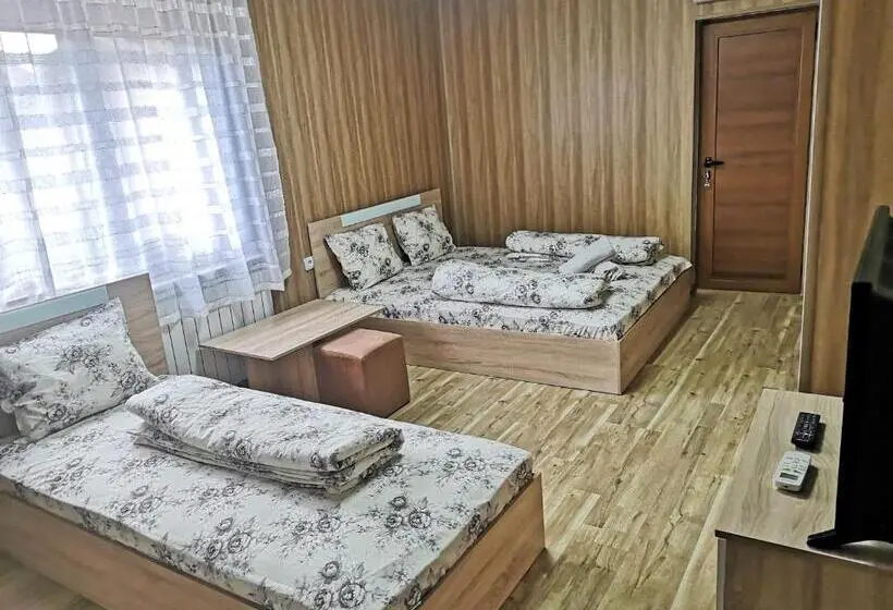 Standard Kolmen Hengen Huone Näkymä, Bali Petrich