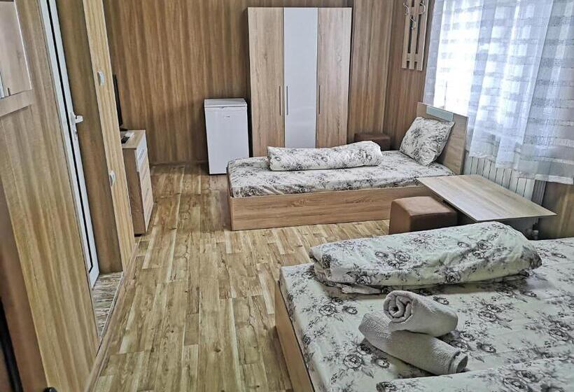 带景观的三人标准房间, Bali Petrich