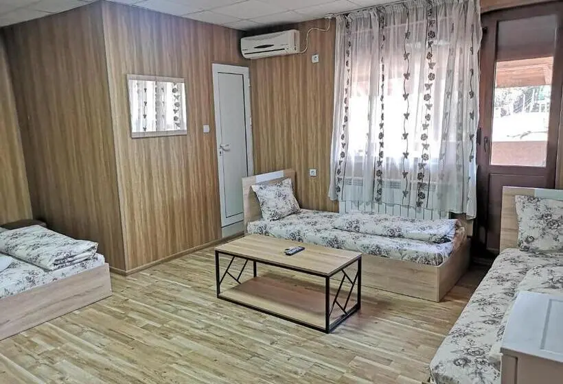 Classic Neljän Hengen Huone, Bali Petrich