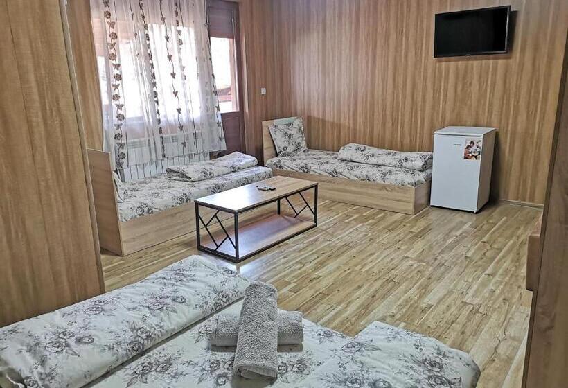 经典四人房间, Bali Petrich