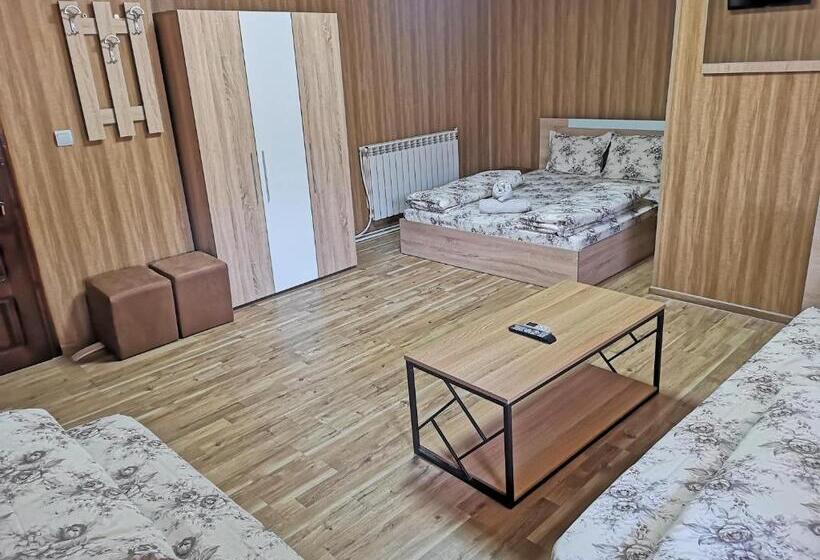 经典四人房间, Bali Petrich