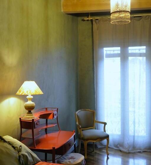 اتاق استاندارد چهارنفره با سرویس بهداشتی مشترک, Relais B