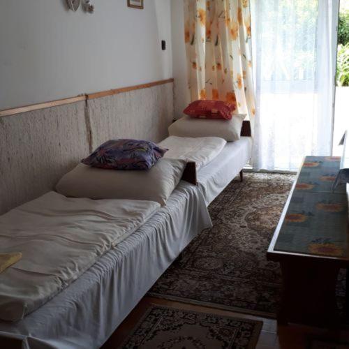 침실 2개 아파트, Tóth Nyaraló