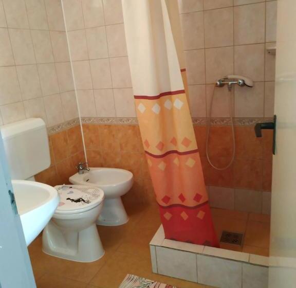 침실 2개 아파트, Tóth Nyaraló