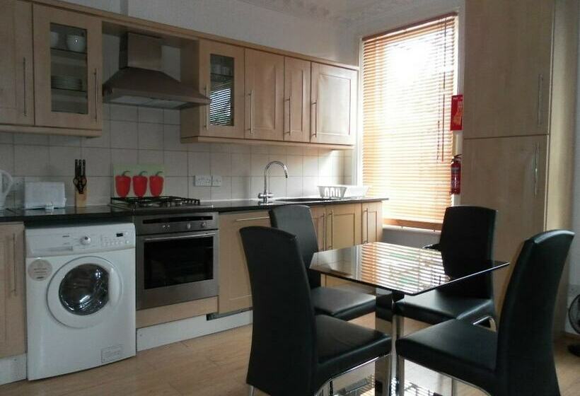 带2个卧室的公寓, Access Earl S Court