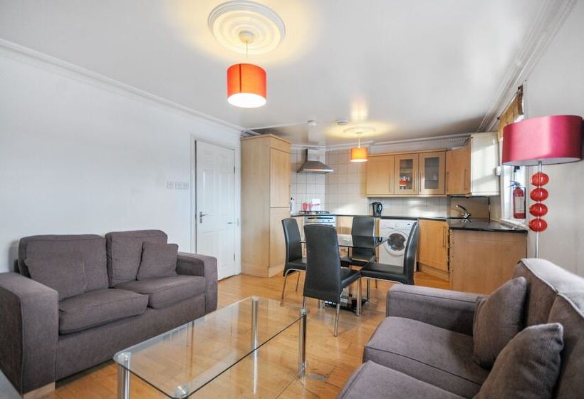 Апартаменты 2 Спальни, Access Earl S Court