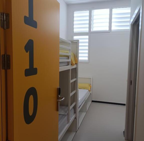 اتاق استاندارد سه نفره, Alberg Barcelona Xanascat