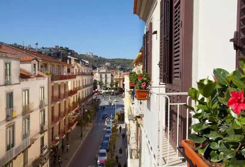 اتاق لوکس, Sorrento Flats