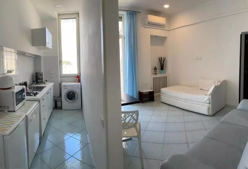 آپارتمان 1 خوابه با بالکن, Sorrento Flats