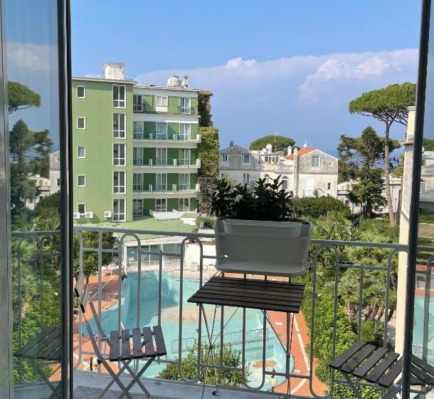带1个卧室的带阳台的公寓, Sorrento Flats