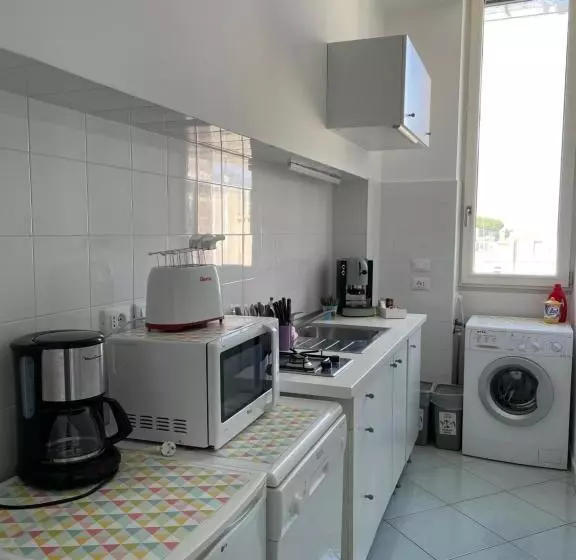 آپارتمان 1 خوابه با بالکن, Sorrento Flats