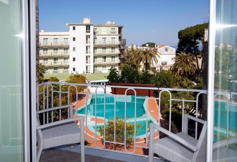 Апартаменты 1 Спальня с Балконом, Sorrento Flats