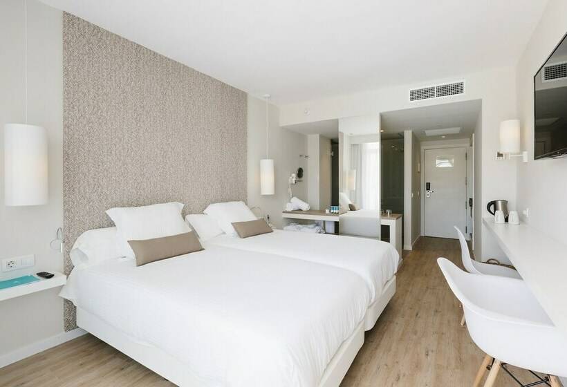 اتاق استاندارد با چشم‌انداز استخر, Aluasoul Ibiza  Adults Only