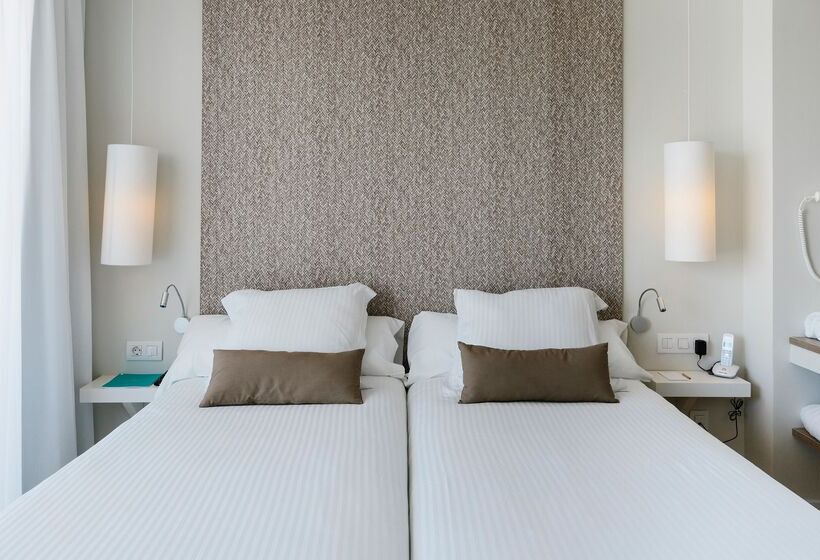 اتاق استاندارد با چشم‌انداز استخر, Aluasoul Ibiza  Adults Only