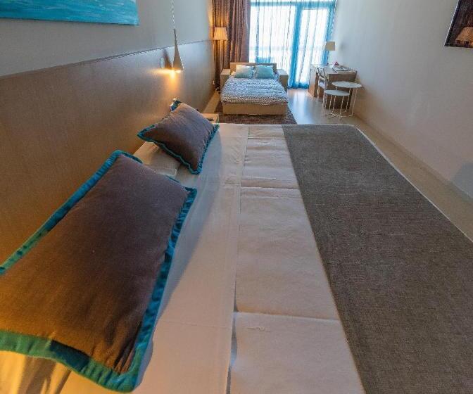 غرفة عائلية, Atenea Port Barcelona Mataro