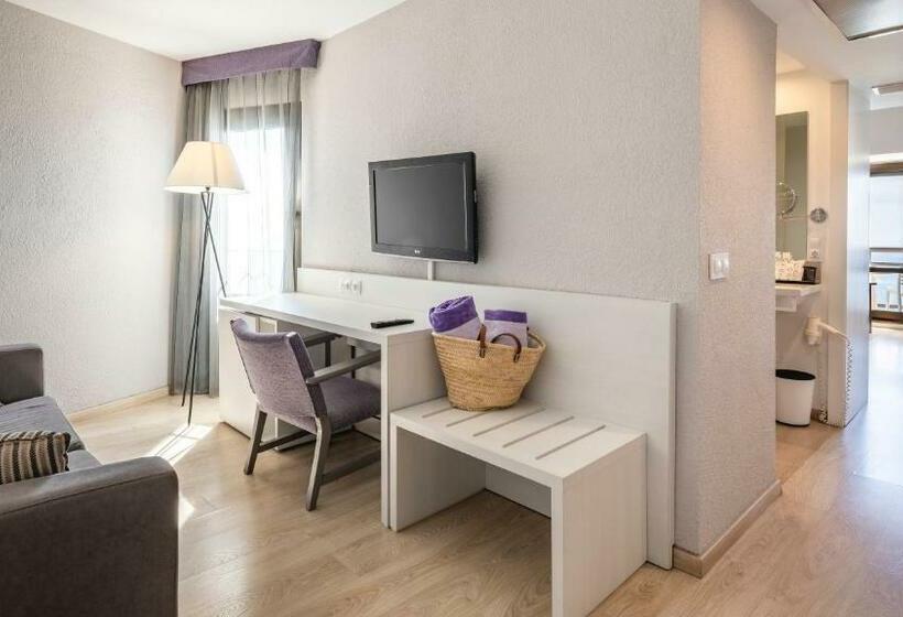 سوییت جونیور با چشمانداز دریا, Be Live Adults Only Marivent