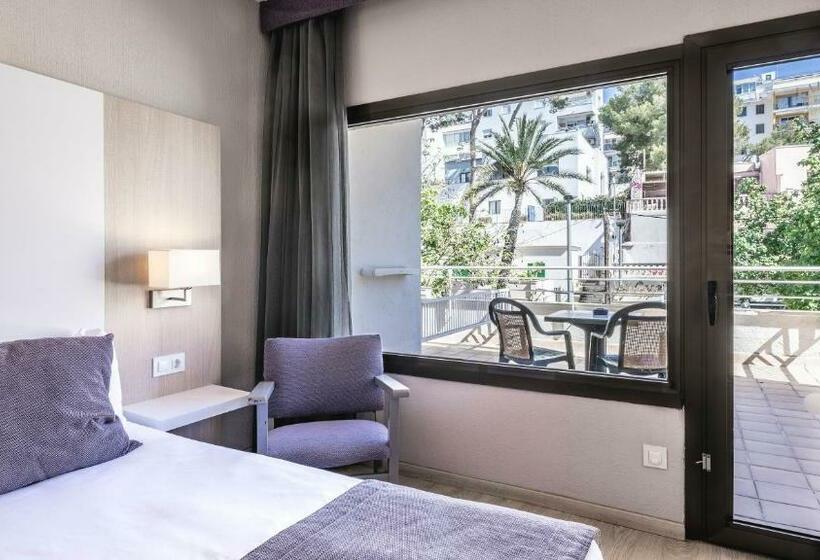 اتاق اکونومی, Be Live Adults Only Marivent