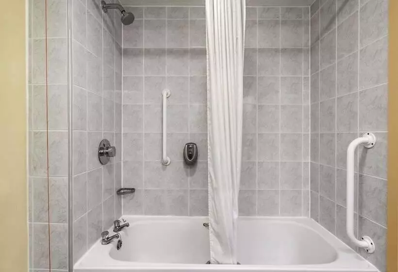 ダブルベッドスタンダードルーム, Days Inn Watford Gap