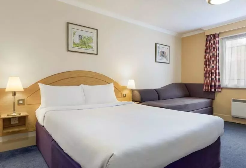 ダブルベッドスタンダードルーム, Days Inn Watford Gap