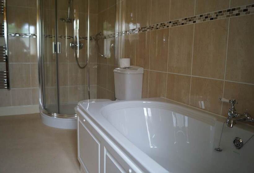 デラックスルーム, Glengarry Castle