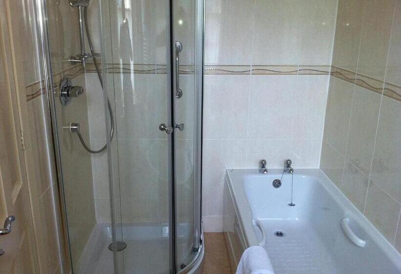 スタンダードルーム, Glengarry Castle