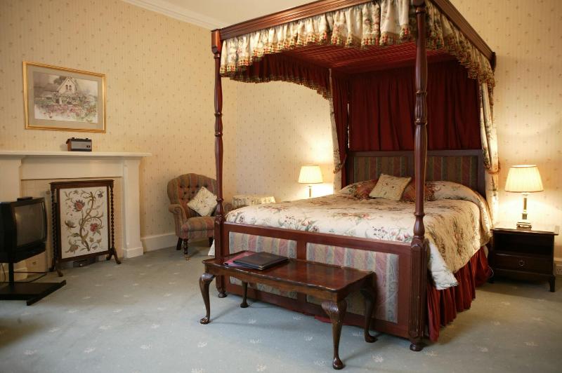 スーペリアールーム, Glengarry Castle