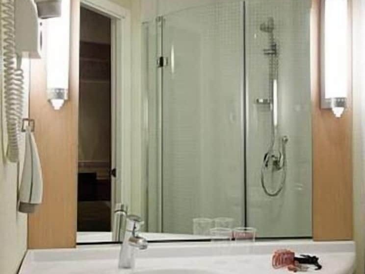 חדר סטנדרט, Ibis Loriol Le Pouzin