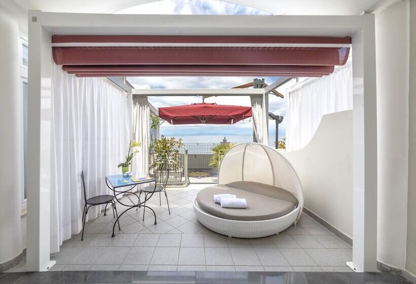 オーシャンビュースーペリアールーム, La Madonnina