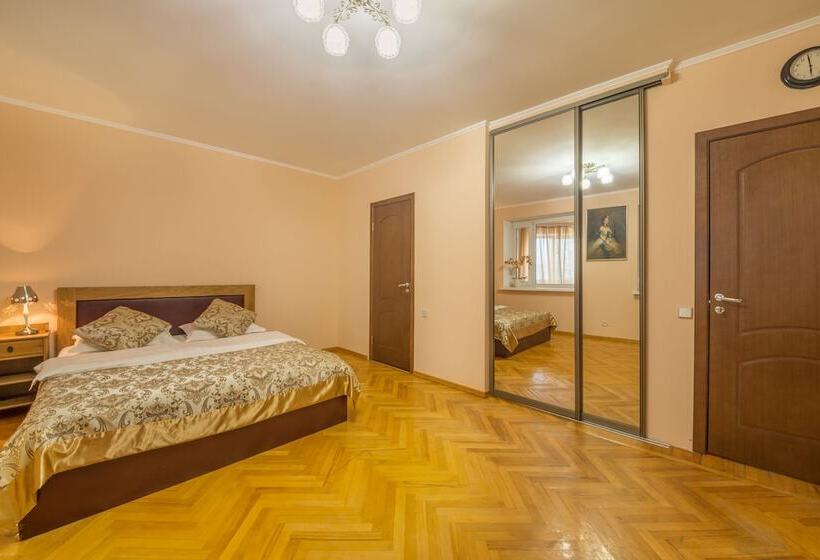 اتاق خانوادگی, North Star